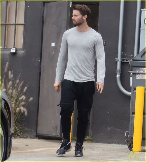 Full Sized Photo Of Miley Cyrus Patrick Schwarzenegger Spend Time Apart Miley Cyrus Hangs