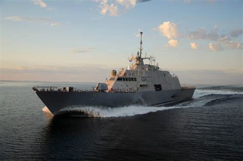 Fotos Do Uss Fort Worth Lcs 3 Durante Os Testes De Mar Poder Naval