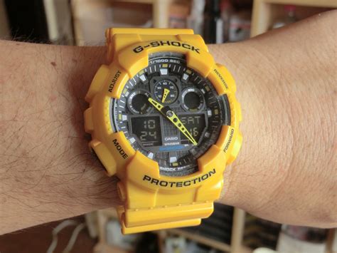 Have two function which is analog and digital. 黄色いG-SHOCKのベゼルとベルトを黒に交換