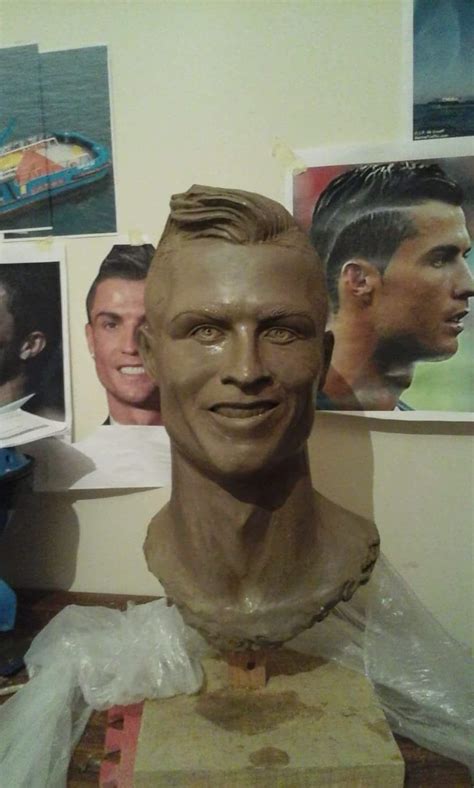 Select from premium cristiano ronaldo statue of the highest quality. Maqueta original do busto de Cristiano Ronaldo. O que terá ...