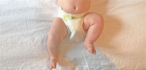 Tricks For Changing A Baby Boy S Diaper Popsugar Moms