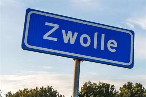 Laat het weten aan @zwolle. Mysterie: dit is waarom sommige Deventenaren Zwolle 'Olle ...