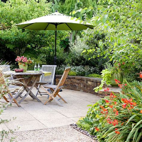 16 Simple Solutions For Small Space Landscapes In 2020 Landscaping