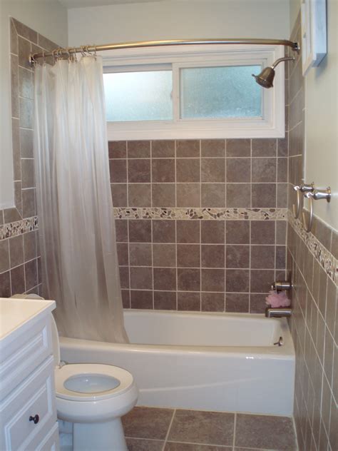 Wherever you fall, chances are you have the opportunity to enjoy either, since a good majority of american homes have a tub/shower combination in one of their bathrooms. Perfect Small Bathtubs With Shower Inspirations - HomesFeed