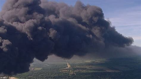 Huge Explosion At Illinois Chemical Plant Rockton Chemtool