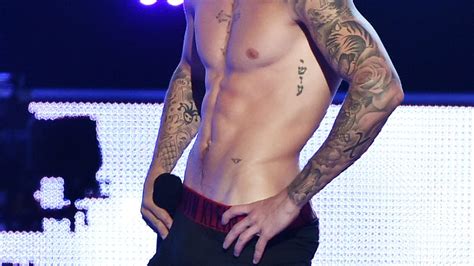 Justin Bieber Strips To His Undies At Fashion Rocks Show And Gets Booed