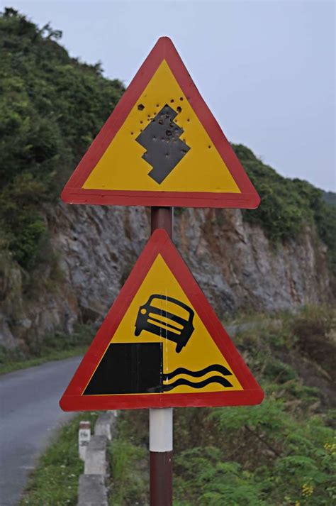 Funny Road Signs That Actually Exist