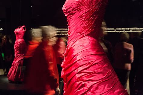 ‘charles James Beyond Fashion A Retrospective At The Met The New