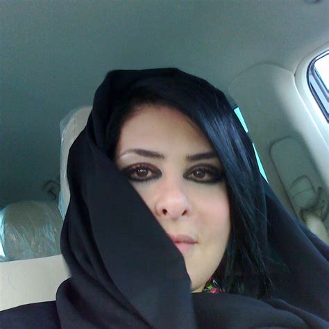 مريم الهجري مطلقة من الامارات عمرها 36 عاما تعمل لدى الفوركس تبحث