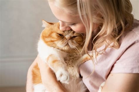 Free Photo Close Up Young Woman Holding Cat