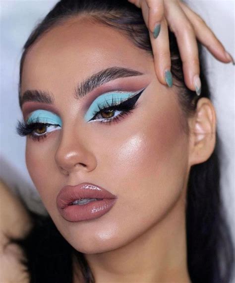 Try These Sexy Makeup Looks For Post Lockdown Revamp In 2022 Creative Eye Makeup Sexy Makeup
