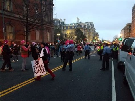 Dc Police Wear Pussy Hats In Solidarity With Women Protesters The