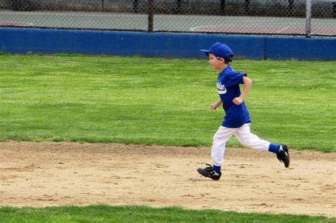 little league baseball in blue uniform free image download