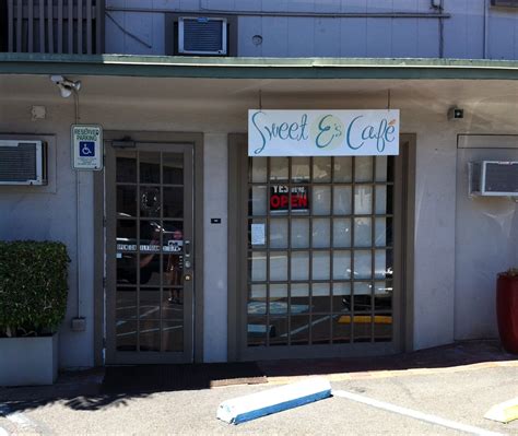 TASTE OF HAWAII: SWEET E'S CAFE - HONOLULU, HAWAII