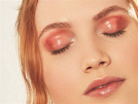 How To Achieve That Glossy Eyeshadow Star Two