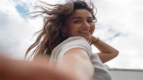 Tips To Take Flawless Selfies Ft Alia Bhatt Zee Zest