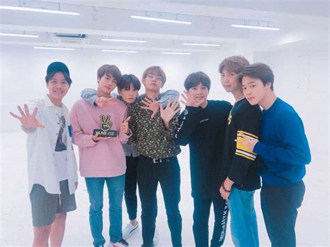 V live (stylized as vlive), sometimes referred to as v app, is a south korean live video streaming service that allows celebrities based in the country to broadcast live videos such as live chat sessions with fans, performances, reality shows and award shows on the internet. V LIVE Full BTS HOME PARTY | Jungkook Fanbase🍪 Amino
