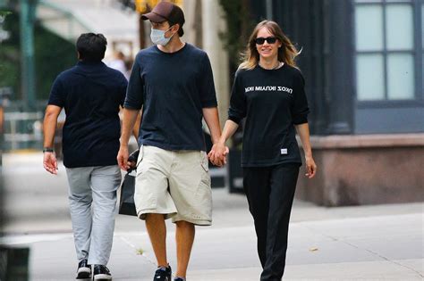 robert pattinson and suki waterhouse romantic stroll in new york celebrity gossip news