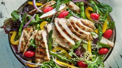 Resep Salad Ayam Panggang Kaya Serat dan Sumber Protein  Okezone Lifestyle