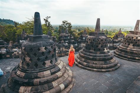 Visit Borobudur Temple Worlds Largest Buddhist Temple In Java Indonesia