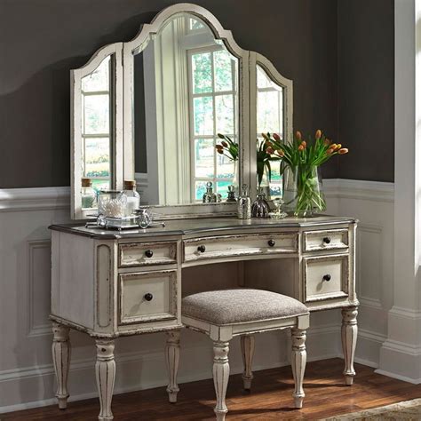 Don't forget to bookmark bedroom sets at art van using ctrl + d (pc) or command + d (macos). Magnolia Manor Panel Bedroom Set Liberty Furniture, 3 ...