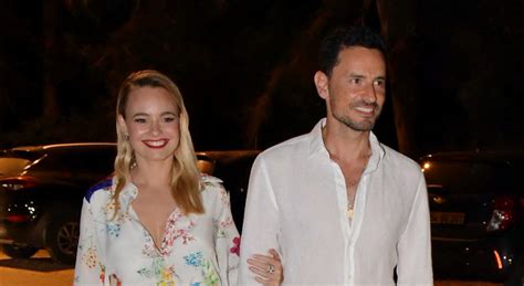 חומרי לימוד של גיא אלרם. יעל בר זוהר שולחת מסר: "מבחוץ הכל נראה זוהר אבל זה לא פשוט ...