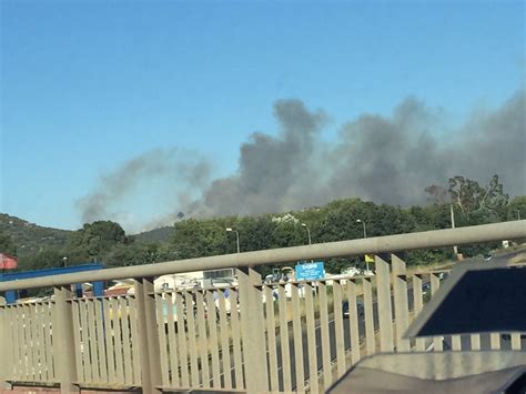 Tanger :en fin l'incendie dans la forêt maîtrisé. PHOTOS. Un incendie menace des habitations à Hyères - Var ...