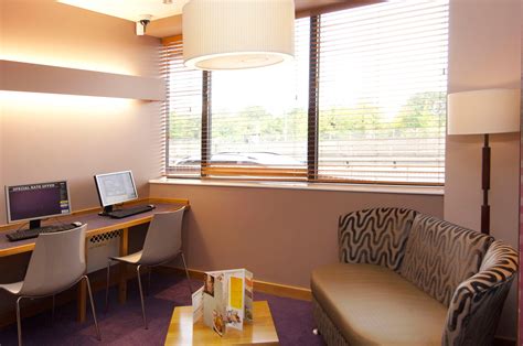 Premier Inn London Hanger Lane Hotel Hotels In Ealing W5 3ra