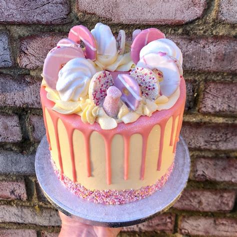 Cake Their Day On Instagram Qt Cakes Dripcake Baking Sprinklecake Cakestagram Sprinkle
