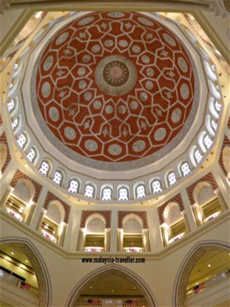 ايستان كحاكيمن) houses the malaysian court of appeal and federal court, which moved to putrajaya from the sultan abdul samad building in kuala lumpur in the early 2000s. Justice Museum Putrajaya - See inside the Palace of Justice