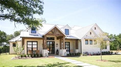 Modern house plans are designed to beat the current energy code and exceed the upcoming code. 40 The Best Modern Farmhouse Architecture Ideas http ...