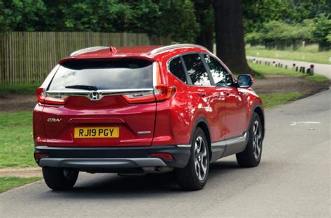 For 2005, the honda crv attempts to leave the true budget market to hyundai and kia, aiming instead at the likes of ford's escape, a set of gm offerings, and toyota's increasingly premium rav4. Honda CR-V 2.0i-MMD Hybrid 2019 long-term review | Autocar