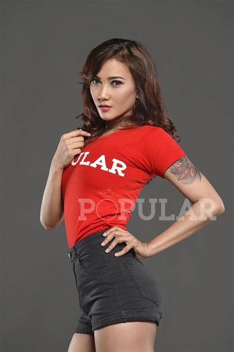 rury ocrianinda sexy shoot majalah popular model sexy indonesia
