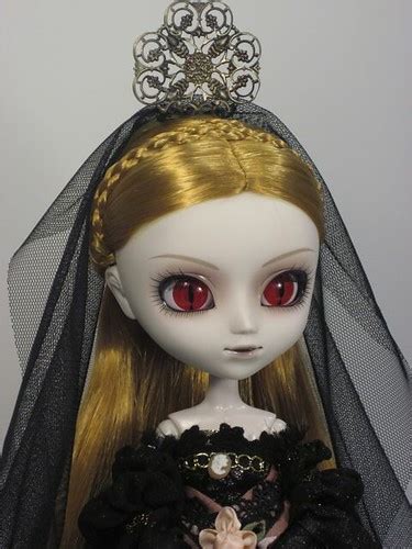 Pullip Vampire Elisabeth I Love How She Looks With Her Who Flickr