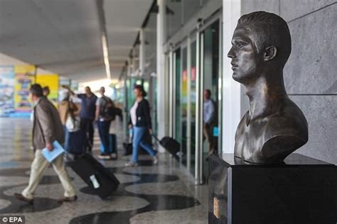Cristiano Ronaldo Bust At Madeira Airport Replaced By New Statue Daily Mail Online