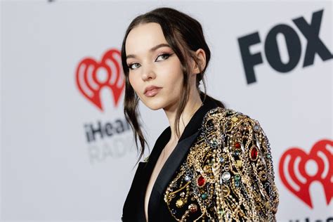 are dove cameron and veronica st clair dating ig post confuses fans