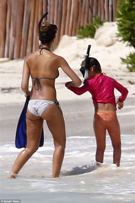 Jessica Alba Makes A Splash As She Takes Daughter Honor Snorkeling In
