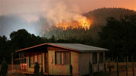 Столица Чили изнывает от жары и задыхается от пожаров — Новости мира