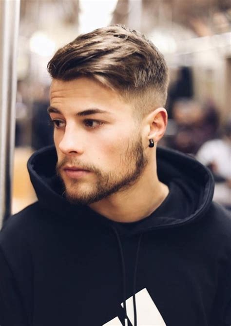 See the latest men's hairstyles trends for 2021 and get professional men's haircut advice from leading industry experts and barbers. 40 Complete Hairstyles for Men with Less Hair - Machovibes