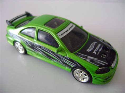 There are 4 versions of the honda civic si: Honda Civic Si | Hot Wheels Wiki | FANDOM powered by Wikia
