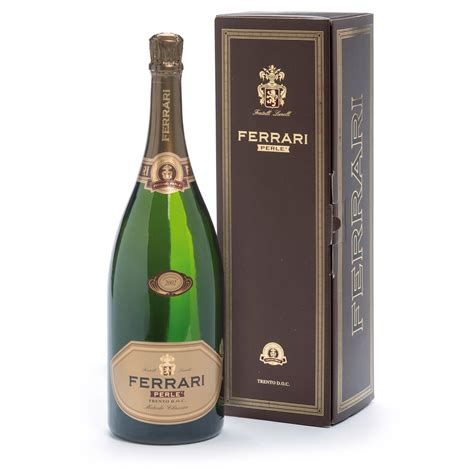 Attualmente, i vari tipi di champagne francesi si differenziano per il colore, in quanto possono essere bianchi o dalla tonalità rosè; Ferrari Brut Perlè Blanc de Blancs Millesimato '05 Magnum - FERRARI - REGAL