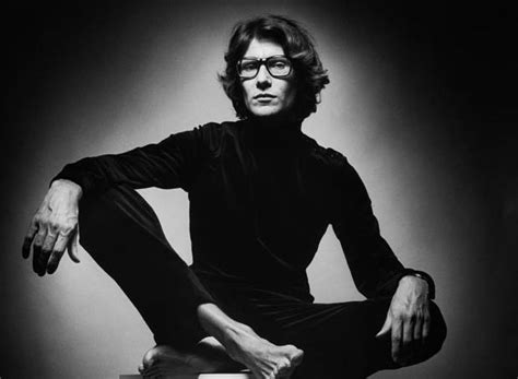 Da sempre punto di riferimento per il mondo della moda, la maison rappresenta tutt'oggi l'eleganza e lo stile francesi. Rest In Peace: 4 χρόνια απο το θάνατο του σχεδιαστή Υβ Σεν ...