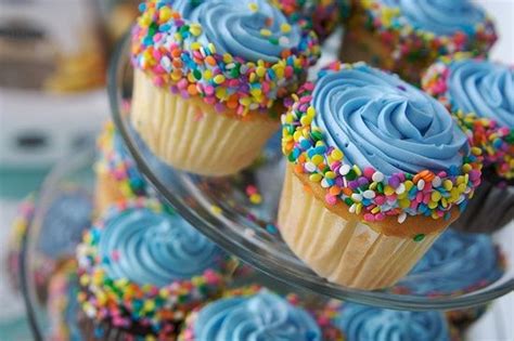As i said earlier, i just frosted the cupcakes and gave the kids the instructions to make easter and spring themed cupcake designs. Cute Birthday Cupcake Decorating Ideas | Cupcake Designs ...