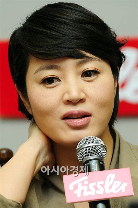 이 시절에 하도 스케줄이 많으니 김혜수 측에서는 역을 고사하려 했는데 캐스팅하는 사람들이 제발 맡아달라고 집 앞에서 진을 치고 통사정을 해대는 바람에 어쩔 수. 김혜수, 유해진 말만 꺼내도 '화들짝'···경호원이 저지 - 아시아 ...