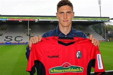 The contract expires 30th june 2022. Bestätigt: Offensivspieler Roland Sallai kommt zum SC ...