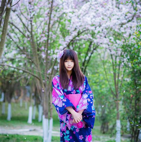 美图分享：日本和服小萝莉，户外高清写真和服萝莉美图新浪新闻