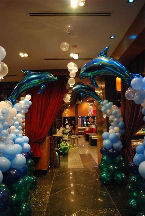 Learn how to make a topiary sea themed balloon centerpiece with bubbles, coral and seaweed. 20091114-under-the-sea-decor-86.jpg (687×1024 ...