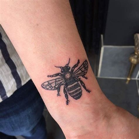 21 Bumble Bee Tattoo Designs Ideas Design Trends Premium Psd