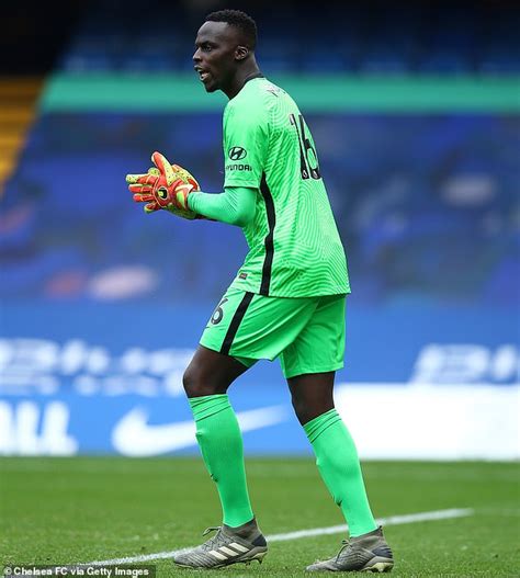 Chelsea are close to agreeing a deal to sign goalkeeper edouard mendy from french club rennes. Chelsea goalkeeper Edouard Mendy 'could make shock early ...