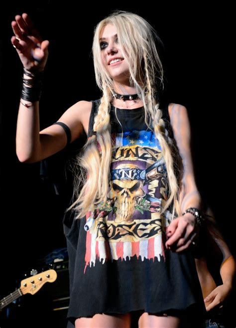 Taylor Momsen Flashing Getting Groped On The Stage In Barcelona Porn Pictures Xxx Photos Sex